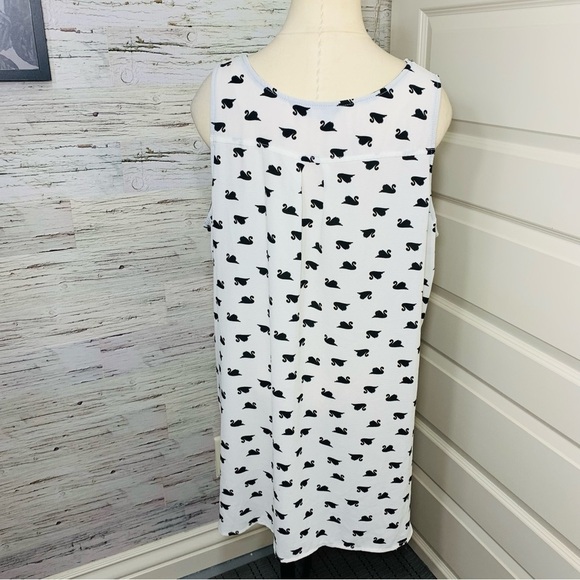 MERCER & Madison White Black Swans Prints Flowy Tunic Tank Hi Low V Neck Sz M/L - Picture 6 of 9